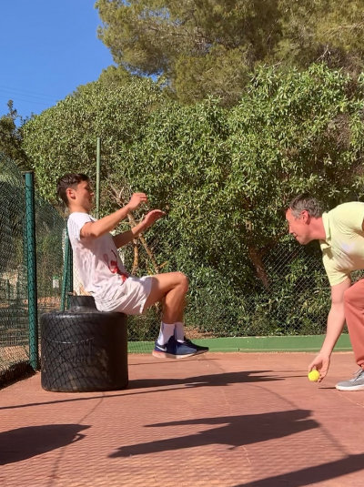 strength-and-conditioning-tennis-mallorca-juniors-boy-abdominal-agility-training
