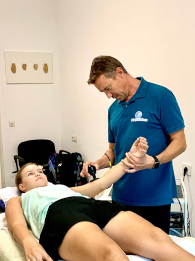 tecar-therapy-calvia-mallorca-treatment-on-young-girl